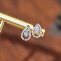 Huitan Trendy Waterdrop Shaped Stud Earrings for Women Exquisite Cubic Zirconia Earrings Statement Female Accessories Zircon