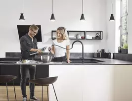 Virtuvinis maišytuvas su ištraukiama žarna Hansgrohe Talis M54 72801670 (juodas matinis)