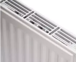 Termo Teknik Radiatorius C4 11-500-1500 - 1500 L 4x 1/2. Įskaitant L formos laikiklius ir priedų krepšį.