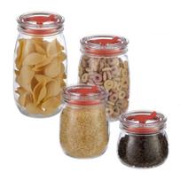 Rinkinys iš 4 skaidrių indelių biriems produktams.