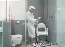 Dušo kėdė su nugaros atrama ir porankiais, INVACARE Pico