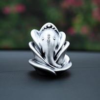 "Artarium Rose Ganesha Idol Car Dashboard Statue Silver Sculpture" - dydis (D x Š x V) - 3" D x 3" Plotis x aukštis 3"