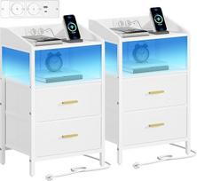 "Hzuaneri NS36213W" naktinis staliukas su LED lemputėmis ir įkrovimo funkcija, šoninis staliukas su 2 medžiaginiais stalčiais, USB lizdais ir kištukiniais lizdais, skirtas miegamajam, svetainei, baltas