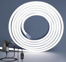 10 metrų ilgio silikoninė lauko juosta, šaltai balta 6500 K, IP67 atspari vandeniui, 1200 šviesos diodų tolygi šviesa, galima pjaustyti pagal dydį, labai lanksti neoninė juosta fasadui, kiemui, garažui, sodo keliukui
