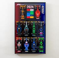 Sieninė ekrano lenta, suderinama su "Lego F1 Speed Champions" 77242-77251 (10 lenktyninių bolidų) 29,53 x 18 colių tvirto rėmo sieninis ekranas kolekcionavimo kambariams, svetainėms ir biurams (gradientas)