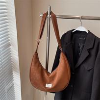 Large capacity dumpling bag women's autumn new simple messenger bag commuter bag casual crescent moon bag