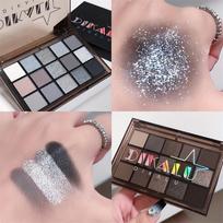 15 spalvų akių šešėlių paletė juoda sidabrinė pilka paletė Shimmer perlamutrinė blizgučiai matine apdaila Smokey makiažas Helovino makiažas muzikos festivaliui
