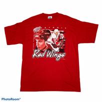 Vintage Detroit Red Wings 90s NHL Hockey Steve Yzerman Red T-shirt XL NHLPA S