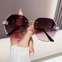 1PCS Ladies diamond new fashion glasses, slim face, fashionable high-grade sunglasses, street shooting.