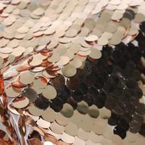 18mm Šifruotas blizgučių audinys Raudonos žuvies žvynų blizgučių dekoratyvinis audinys Banketo dekoravimo fonas Stalo dangalas Sceniniai kostiumai 130x50cm