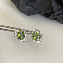 Personality Luxury Sliver Color Liquid Metal Square Olive Green Crystal Stud Earrings for Women Men Exquisite Retro Zircon Gift žalia
