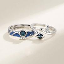2Pcs Astronaut Planet Couple Rings for Women Men Cute Sliver Color Star Moon Adjustable Finger Rings Romantic Lovers Zircon
