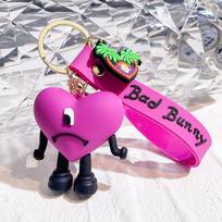 Charming Bad Bunny Soft Rubber Keychain: Cute, Personalized Pendant violetinė širdies spalva