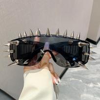 Cool Cyberpunk Metal Rivet Goggles Eyewear Novelty Sunglasses Goggles Punk Gothic Glasses Men Women Sunglasses Steampunk Eyewear black
