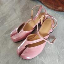 2026 Mados Skeltas Pirštas Kulkšnies Dirželis Moteriški Aukštakulniai Basutės Pavasaris Vasara Lakas 5CM Aukštakulniai Slingback Stambus Tabi Bateliai 35 rožinė
