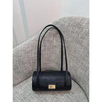 Xiaoxiangfeng 26P Cylinder Bag Flip Bowling Bag Caviar Cowhide Metal Buckle Long Handle One Shoulder Underarm Bag Female 20*10*10cm