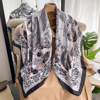 Aukštos kokybės prabangūs šilko šalikai galvos juosta Šalikai Kaklo Šalikas Moterims Grandinė Šilko Šalikas Moteriška dekoratyvinė skara 110*110cm juoda