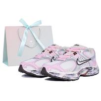 Nike V5 RNR amortizuojantys, atsparūs dilimui, kvėpuojantys žemi bėgimo bateliai moterims, rožiniai HQ7901-102(Team1534-GBAG) 35.5