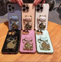 Premium Plated Maneki-neko Stand for iPhone 17 Air & Apple 16 Pro Max Case 15 Pro tamsiai mėlyna spalva