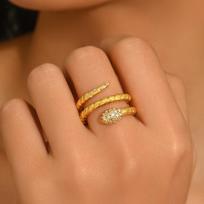 Vintage Gold Color Snake Wrap Ring Sparkling CZ Encrusted Serpent Band Edgy Sexy Animal Statement Ring for Women Party Gift
