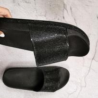Cirkonio moteriškos šlepetės Naujos mados moteriškos flip-flop'ai įslystamos patogūs paplūdimio batai Bling deimantiniai plokščiapadžiai lauko šlepetės 38 black
