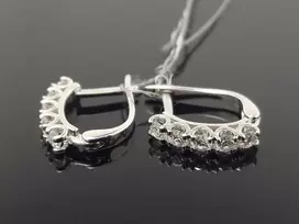Best Diamonds Balto aukso auskarai su briliantais