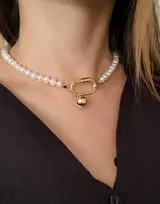 Handmade Rankų darbo klasikinis kaklo vėrinys su tikru gėlavandeniu perlu – 18 k auksu dengtu pakabuku, supakuotas į dovanų dėžutę