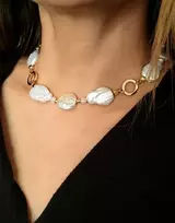 Handmade Rankų darbo boho stiliaus kaklo vėrinys su tikrais gėlavandeniais perlais – masyvus, netaisyklingų formų perlų choker'is dovanų dėžutėje