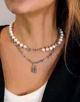 Handmade Rankų darbo kaklo vėrinys iš baltų perlų ir grandinėlės