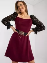 Bordo spalvos suknelė