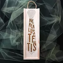 Medinė butelio dėžė "Nerealus tėtis"