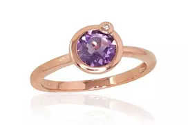 Auksinis žiedas su brangakmeniais. Metalas: Raudonas Auksas. Praba: 585°. Akmuo: Briliantai , Ametistas - 16 - 2.3 g. - Briliantai (0,005Ct), Ametistas (0,704Ct)