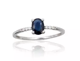 Auksinis žiedas su brangakmeniais. Metalas: Baltas Auksas. Praba: 585°. Akmuo: Briliantai , Safyras - 16.5 - 1.12 g. - Briliantai (0,04Ct), Safyras (0,48Ct)
