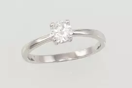 Sidabrinis sužadėtuvių žiedas. Praba: 925°, Metalas: Sidabras, Akmuo: Cirkonai - 16.5 - 2.6 g.
