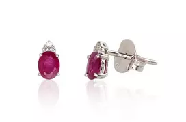 Auksiniai auskarai su brangakmeniais. Metalas: Baltas Auksas. Praba: 585°. Akmuo: Briliantai , Rubinas - 1.46 g. - 7 mm. - Briliantai (0,036Ct), Rubinas (0,629Ct)