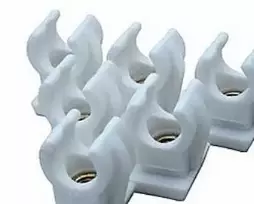 WALRAVEN vamzdžių laikiklio spaustukas, 15 mm, M6 žalvarinis sriegis, baltas plastikas