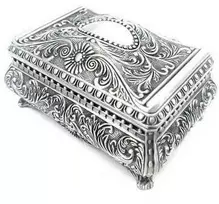 Deco Gifts Sidabrinė metalinė papuošalų dėžutė su ornamentais – elegantiška dovana