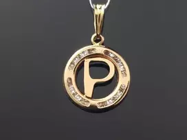 Auksinis pakabukas raidelė P