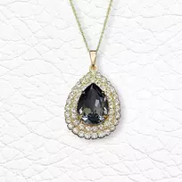 Diamond Sky Jewelry Kaklo papuošalas moterims DiamondSky "Jasmine (Sidabrinis Night)" su Swarovski kristalais