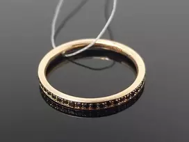 Auksinis žiedas su juodais briliantais