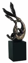 Italfama Du triušiai ant kubo. Aukštis: 19cm.