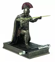 Italfama Romėnų vadas - popieriaus atidarytuvas ir rašiklio laikiklis (rašiklis nekomplektuojamas). Aukštis: 18cm.