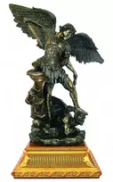 Italfama Šv. Arkangelas Mykolas su auksiniu pagrindu (ypač didelė versija). Aukštis: 73cm.