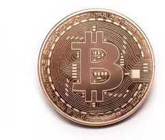 Bitcoin BTC plastikiniame dėkle