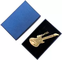 Mirtop Žalvarinis gitaros formos raktų pakabukas su karabinu dovanų dėžutėje