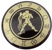 Hobilt Vandenio zodiako šaldytuvo magnetas – emaliuotas, auksinis, 6 cm