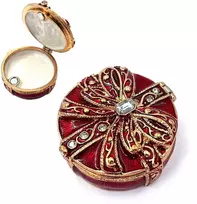 SIAM FASHION JEWELRY CO., LTD. Metalinė papuošalų dėžutė su kristalais, raudona–aukso elegantiška dovana jai