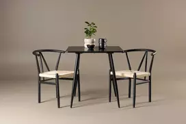 Venture Design Valgomojo komplektas Polar stalas su Alfons kėdėmis 75x75 cm Juoda Smėlio spalvos MDF Rotangas