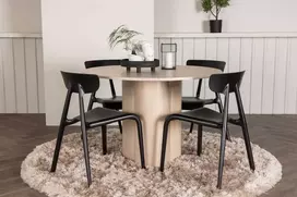Venture Design Valgomojo stalo ir kėdžių komplektas Olivia valgomojo stalas ir Ursholm valgomojo kėdės baltos ir juodos spalvos