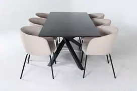 Venture Design Valgomojo stalo ir kėdžių komplektas Piazza valgomojo stalas ir Berit kėdė juodos ir smėlio spalvos audinys